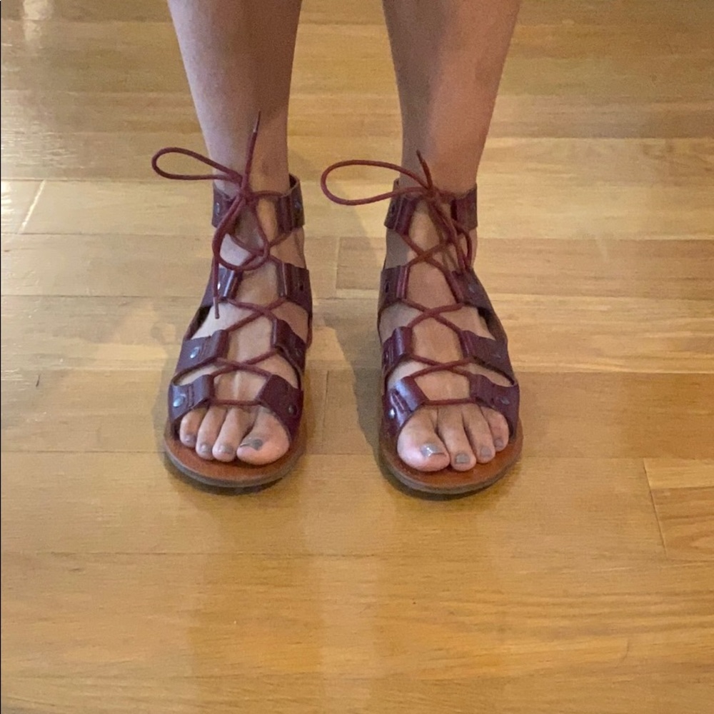 AE Burgundy Leather Gladiator Sandals Women’s sz 8
